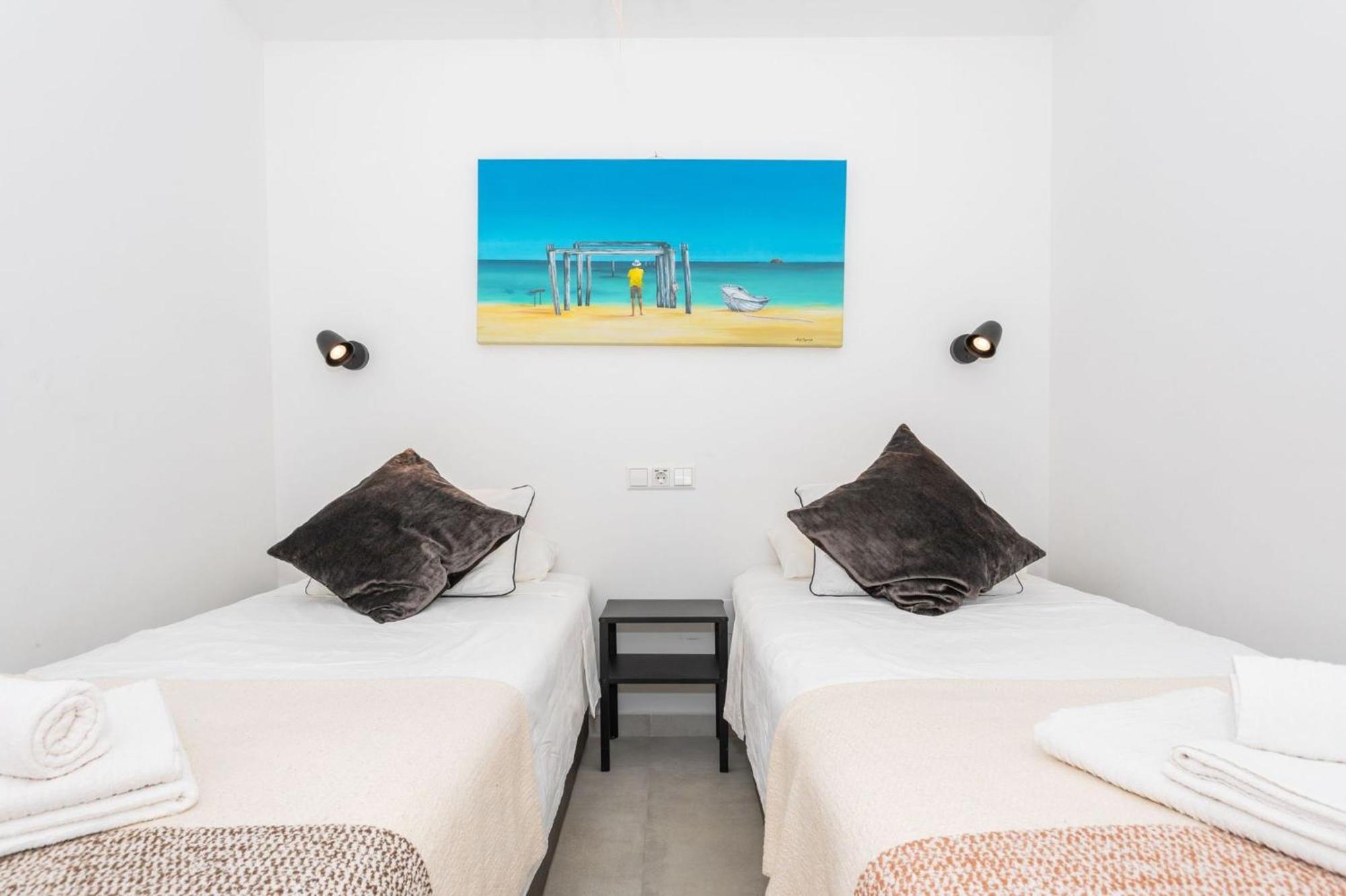 La Cala Beach Home - Beachfront Few Steps Away From Sandy Beach 라칼라데미야스 외부 사진