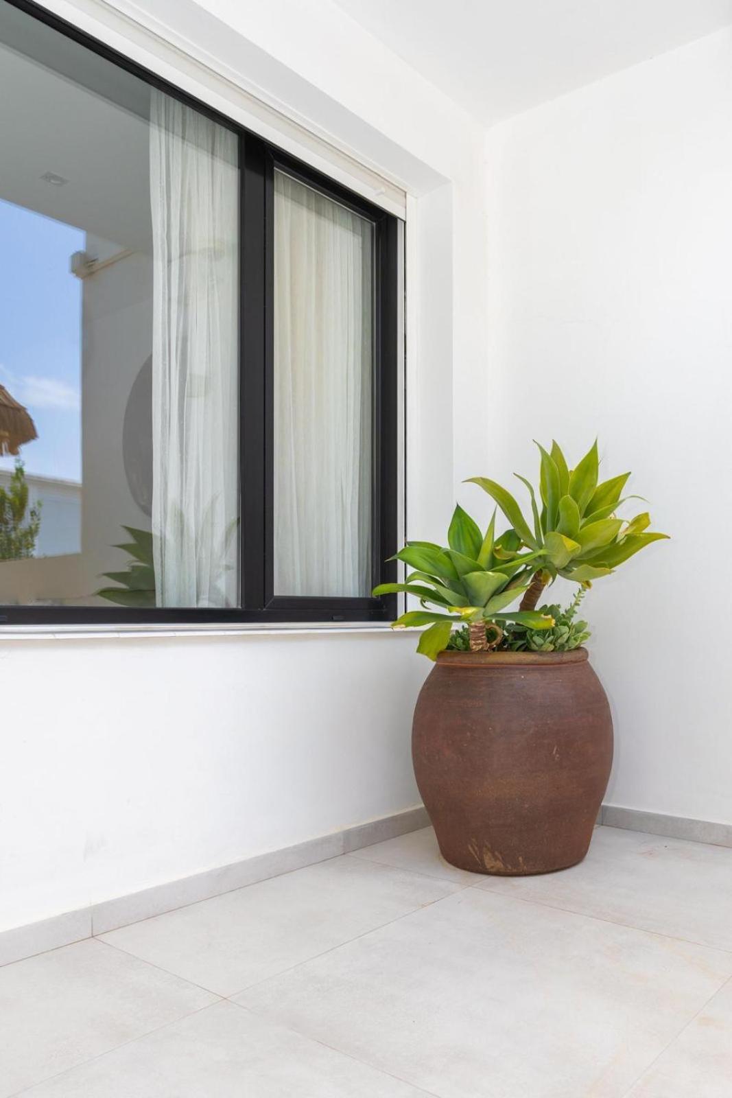 La Cala Beach Home - Beachfront Few Steps Away From Sandy Beach 라칼라데미야스 외부 사진