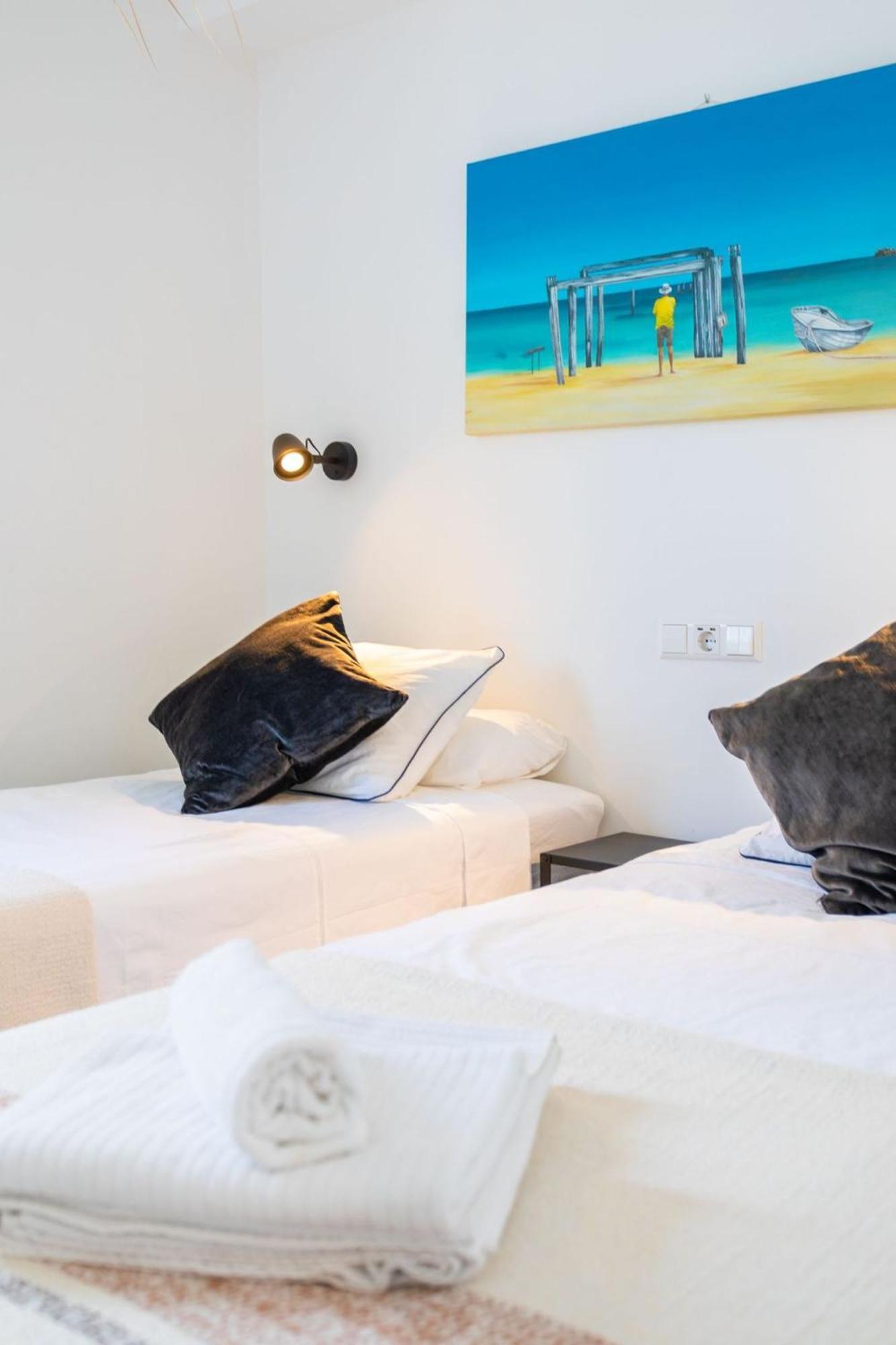 La Cala Beach Home - Beachfront Few Steps Away From Sandy Beach 라칼라데미야스 외부 사진
