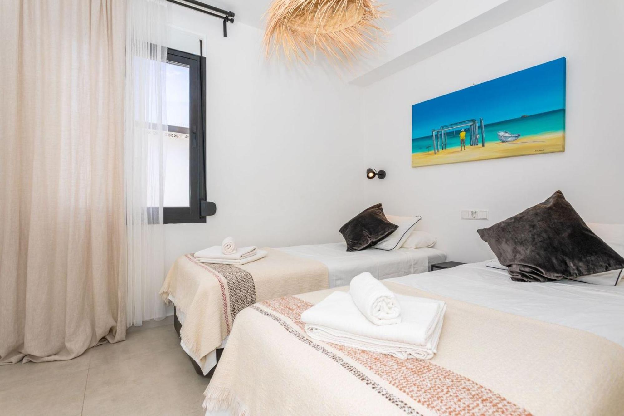 La Cala Beach Home - Beachfront Few Steps Away From Sandy Beach 라칼라데미야스 외부 사진