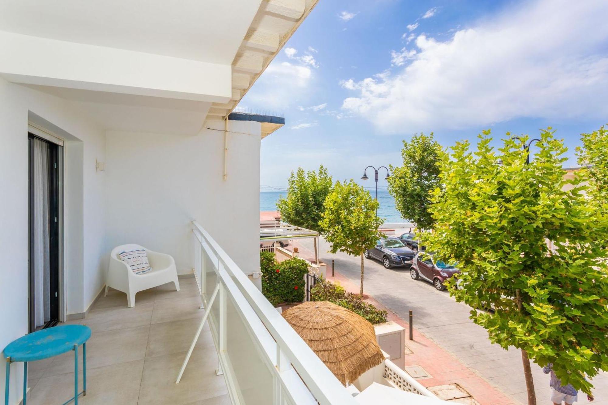 La Cala Beach Home - Beachfront Few Steps Away From Sandy Beach 라칼라데미야스 외부 사진